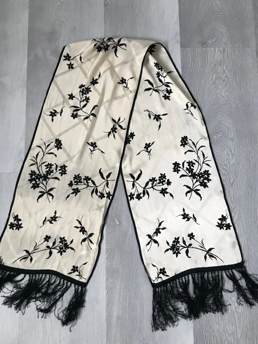 WOMENS IVORY BLACK FLORAL RECTANGLE FRINGE SCARF